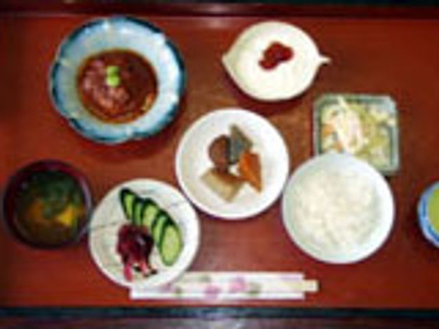 和食の料理 料理 栄養バランスに配慮された和食の献立です。彩り豊かな料理は食欲をそそります。