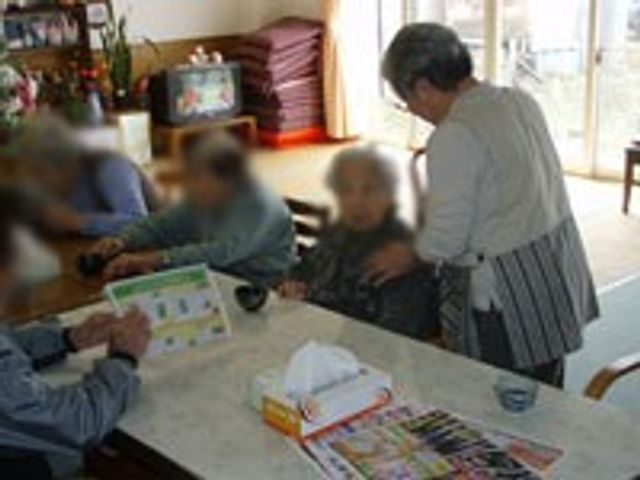 明るい共有スペース リビング 広々とした明るい空間で、お話しや憩いの時間をお楽しみいただけます。