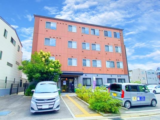 建物正面の外観  