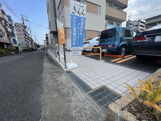 施設正面外観 外観 清潔感のある施設の外観です。明るく心地よい職場をお探しの方に最適です。