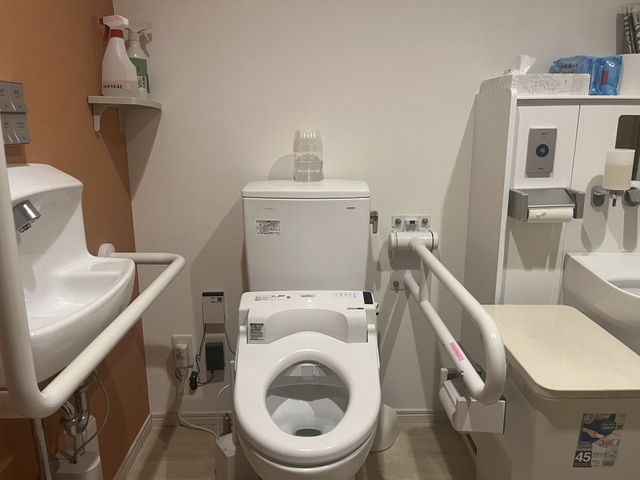 清潔感あるトイレ環境 トイレ 清掃しやすく、利用者の安心を守る衛生的なトイレの設備をお探しの方に適した職場です。