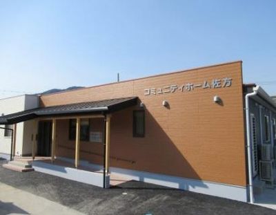 シンプルな建物の外観