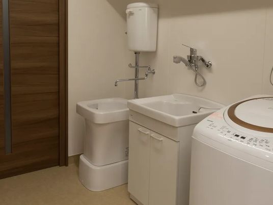 洗面台と洗濯機のあるコーナー  
