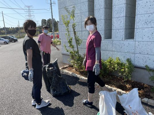 清掃する職員の外観  