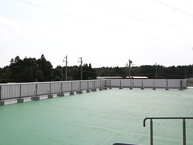広々としたテラス テラス 広めのテラスは、気分転換に最適な空間です。周囲の自然を眺めながらのんびり過ごせます。