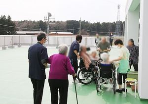 戸外で過ごす様子