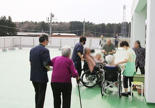戸外で過ごす様子