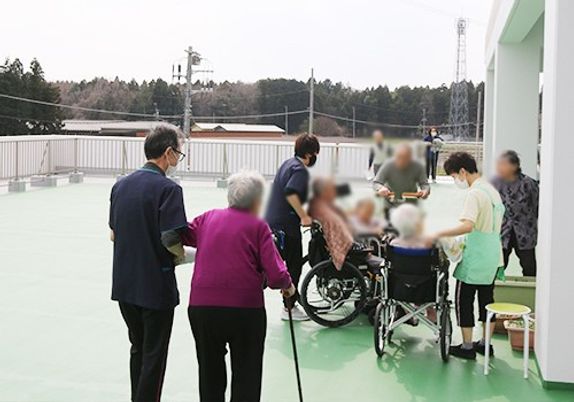 戸外で過ごす様子