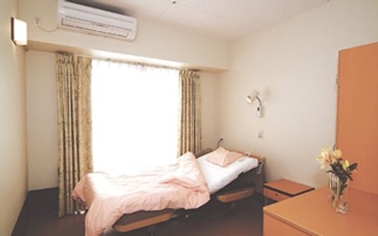 明るい個室の居室