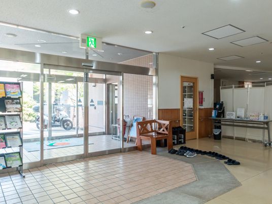 明るい玄関ホール  