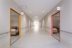 長い明るい廊下