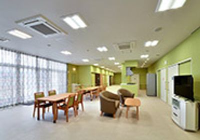 広々としたラウンジ