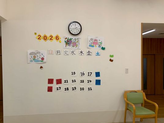 掲示板のある廊下  