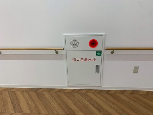 廊下の消火用散水栓  