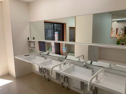 明るい洗面台  