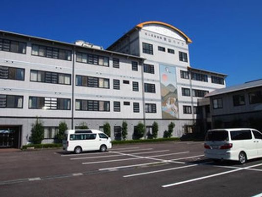 立派な建物の外観