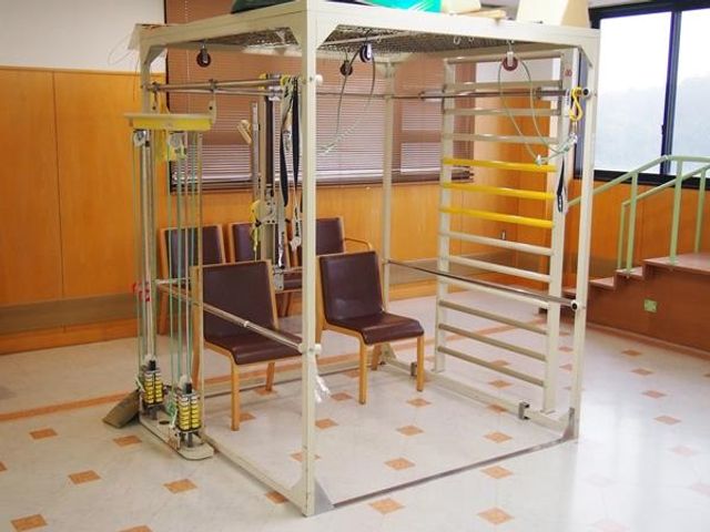 運動器具のある部屋 機能訓練室 機能訓練用の設備が整ったスペースです。リハビリに必要な器具が多様に揃っています。