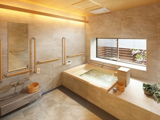 明るく清潔な浴室