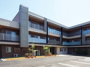 多階層の建物の外観