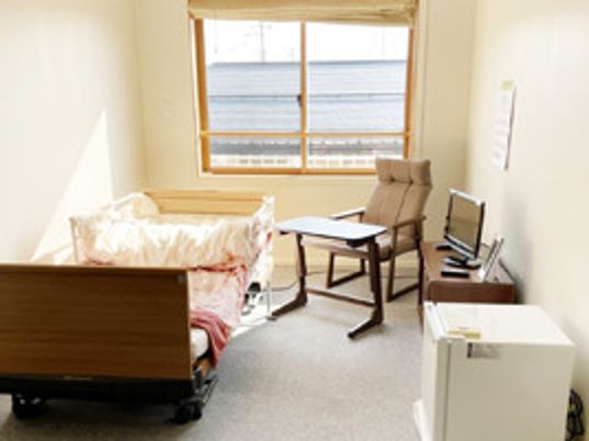明るい個室の居室