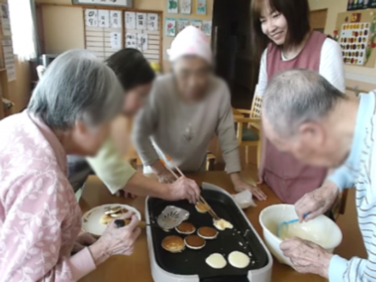 賑やかなクッキング