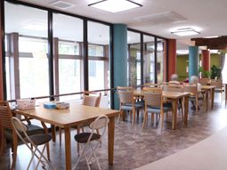 明るい食堂エリア