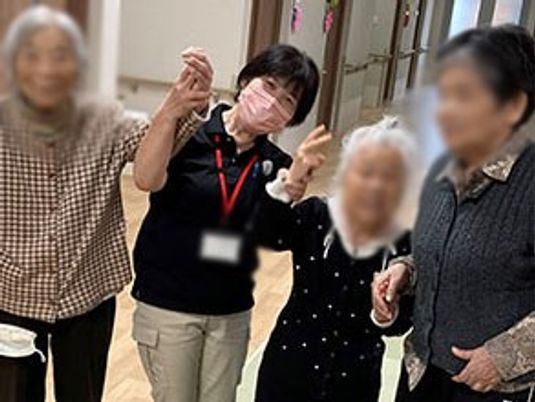 和やかな交流の廊下