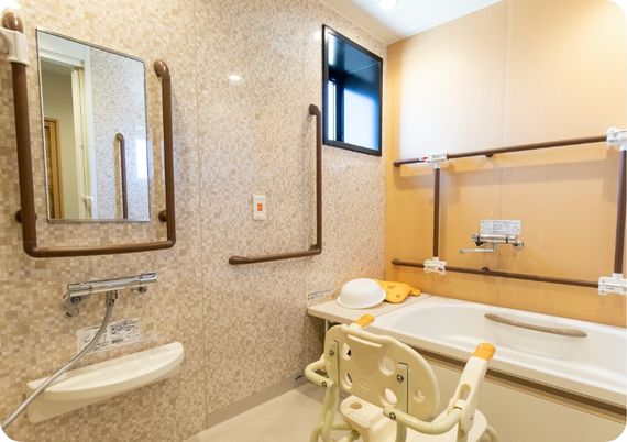 手すり付きの浴室