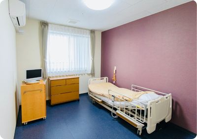 ベッドと家具の居室