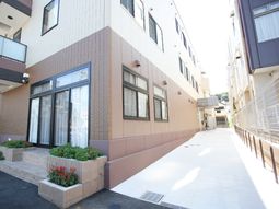 きれいな建物のエントランス