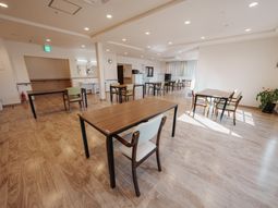 自然光が広がる食堂