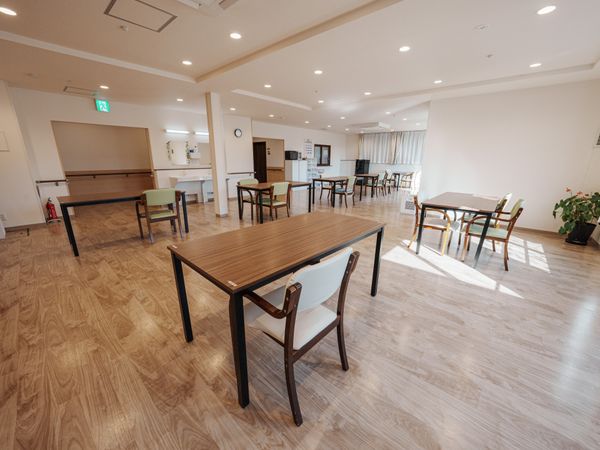 自然光が広がる食堂