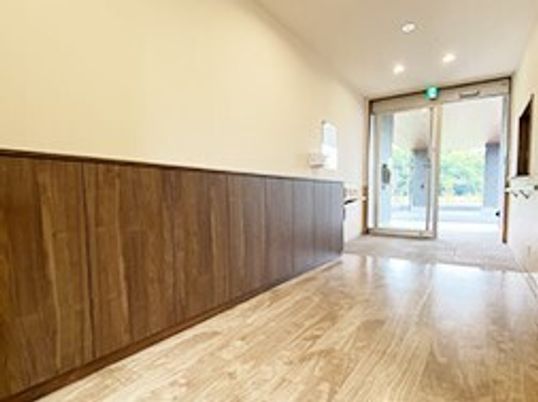 明るく広いエントランス