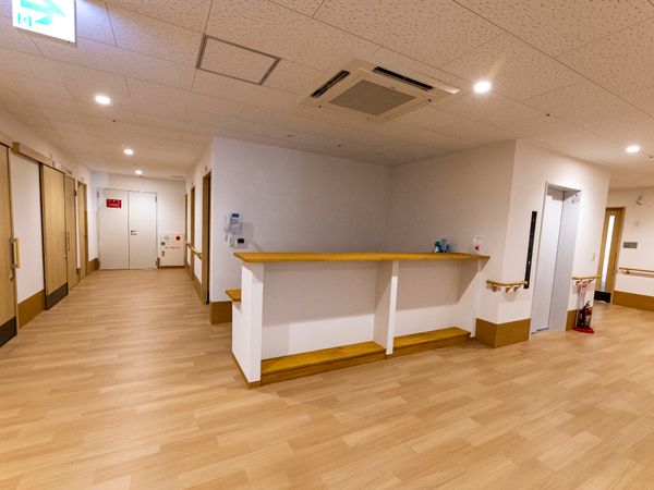 清潔感のある広々廊下