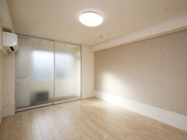 シンプルな空間の居室 居室 ゆったりとした広さのある居室です。明るく清潔感のある空間で、新しい生活を始める方を待っています。