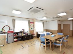 明るい多目的室の様子