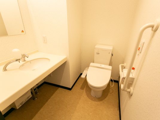 バリアフリー設計のトイレ