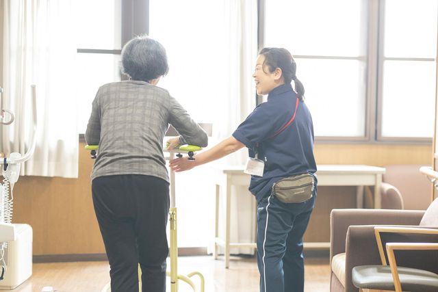 笑顔で支えるスタッフ