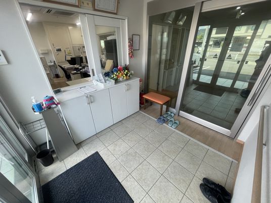 明るい玄関の様子