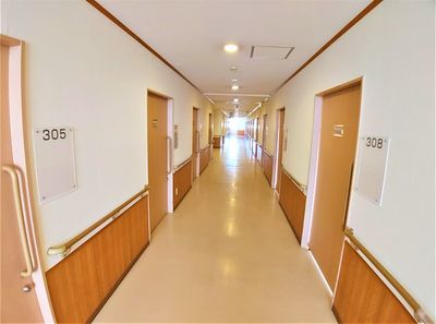 廊下が清潔に保たれている様子