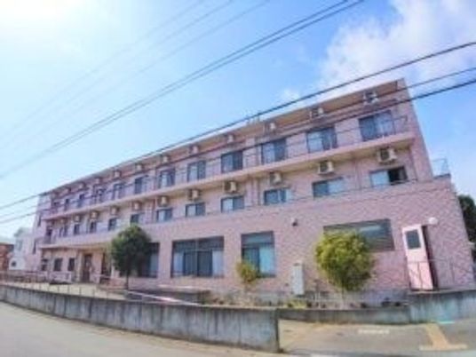 4階建ての外観  