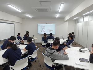 研修中の会議室  