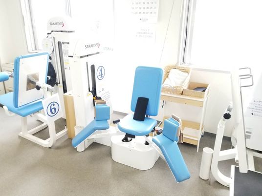 運動器具が並ぶ部屋