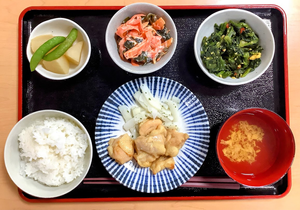 彩り豊かな食事の盛り付け