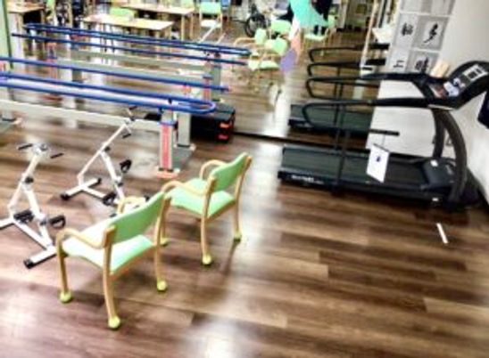 運動器具が並ぶ機能訓練室