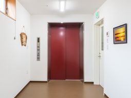 エレベーター前の廊下