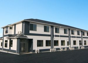 新築そうな外観の建物