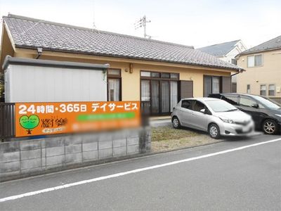 道路沿いの看板