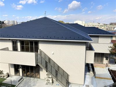 明るい屋外の建物