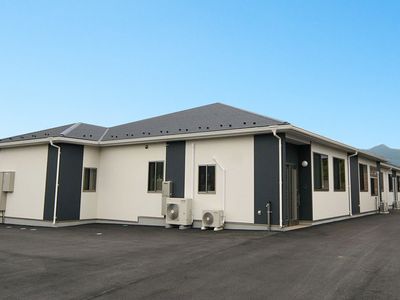 新しい建物の外観